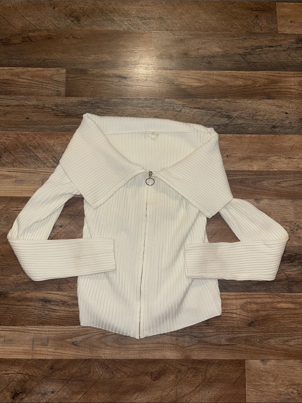 Easel Los Angeles size Large Off-Shoulder Ribbed Zip Sweater - Cream